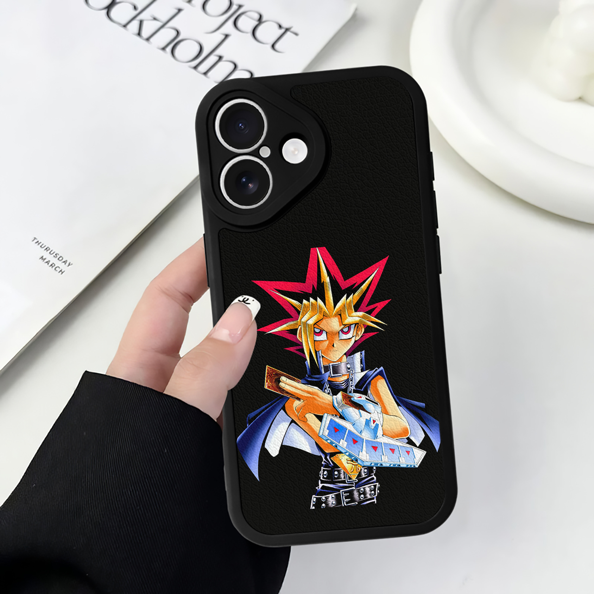 遊☆戯☆王 Yu-Gi-Oh! 【iPhone 16シリーズ対応】シリコンスマホケース（レザー調） 材質：シリコン